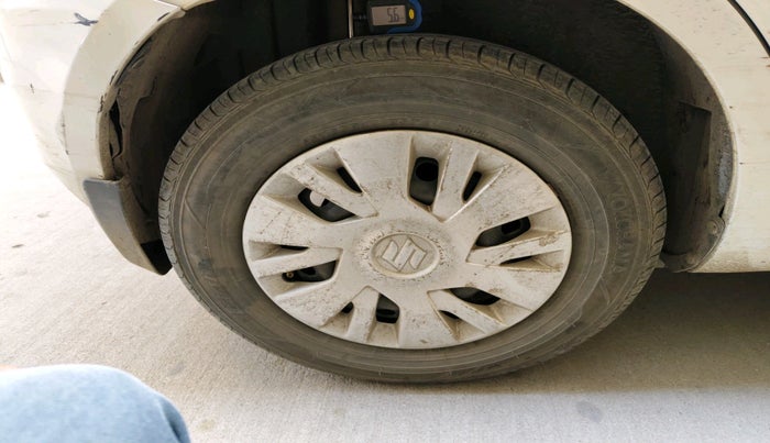 2011 Maruti Swift VXI, Petrol, Manual, 54,485 km, tyre