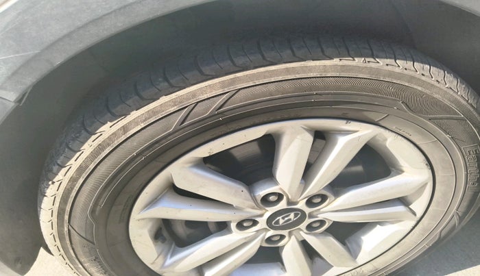 2015 Hyundai Creta SX PLUS AT 1.6 DIESEL, Diesel, Automatic, 1,61,861 km, tyre