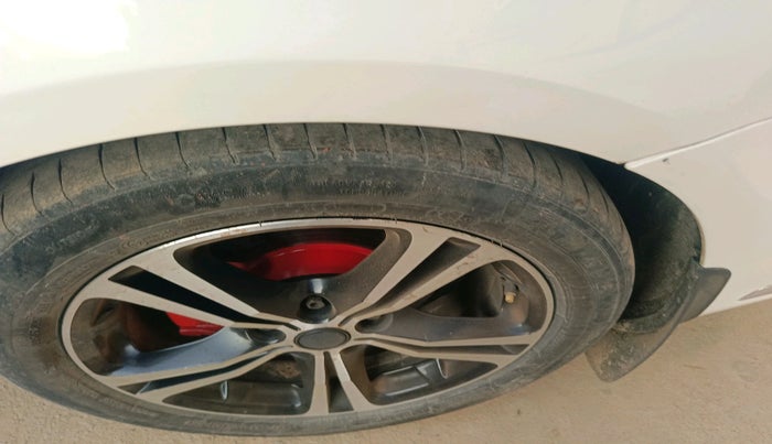 2012 Volkswagen Passat HIGHLINE DSG, Diesel, Automatic, 86,639 km, tyre