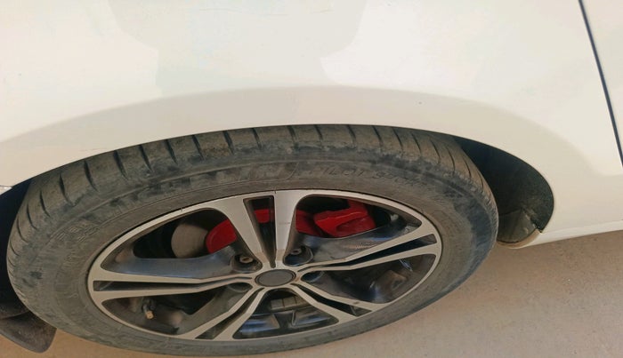 2012 Volkswagen Passat HIGHLINE DSG, Diesel, Automatic, 86,639 km, tyre