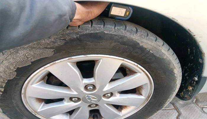 2015 Hyundai Xcent SX 1.1 CRDI, Diesel, Manual, 1,30,050 km, tyre