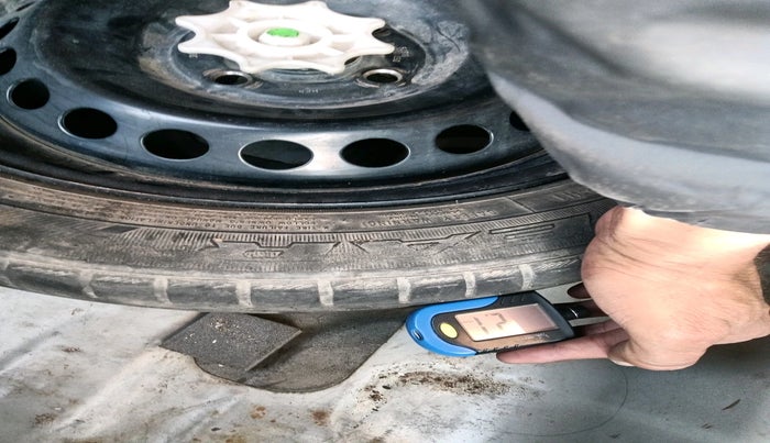 2015 Hyundai Xcent SX 1.1 CRDI, Diesel, Manual, 1,30,050 km, tyre