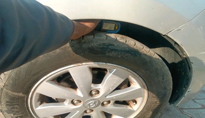 2015 Hyundai Xcent SX 1.1 CRDI, Diesel, Manual, 1,30,050 km, tyre