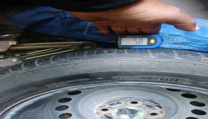 2014 Honda City 1.5L I-VTEC S MT, Petrol, Manual, 1,00,773 km, tyre