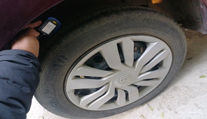 2014 Honda City 1.5L I-VTEC S MT, Petrol, Manual, 1,00,773 km, tyre