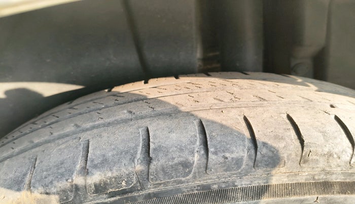 2011 Maruti Swift VDI, Diesel, Manual, 1,73,443 km, tyre