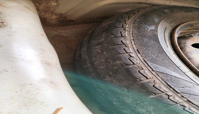 2011 Maruti Swift VDI, Diesel, Manual, 1,73,443 km, tyre