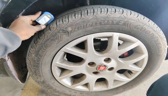 2010 Fiat Grand Punto EMOTION 1.3, Diesel, Manual, 1,36,291 km, tyre