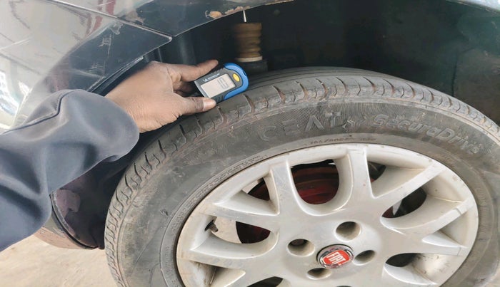 2010 Fiat Grand Punto EMOTION 1.3, Diesel, Manual, 1,36,291 km, tyre