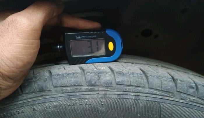 2012 Maruti Wagon R 1.0 LXI CNG, Petrol, Manual, 1,09,623 km, tyre