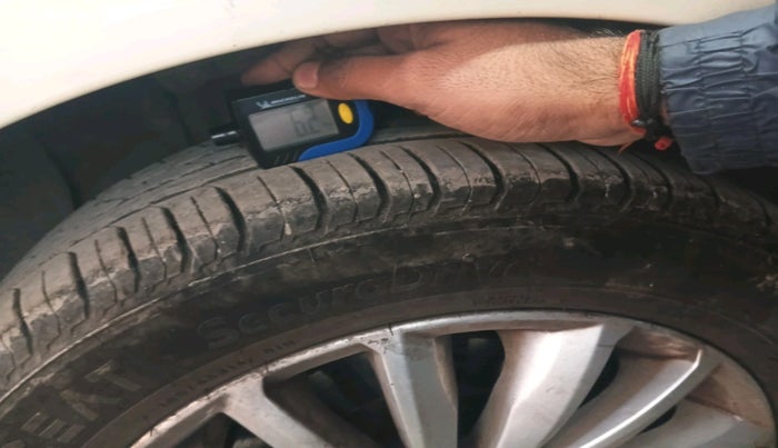 2016 Fiat Linea EMOTION 1.4 L T JET, Petrol, Manual, 40,821 km, tyre