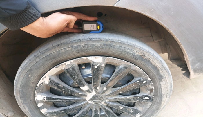 2017 Maruti Wagon R 1.0 LXI CNG, Petrol, Manual, 81,024 km, tyre