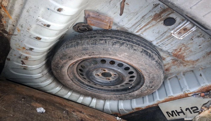 2012 Renault Scala RXZ DIESEL, Diesel, Manual, 1,10,328 km, tyre