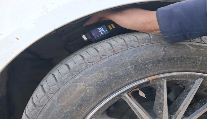 2012 Renault Scala RXZ DIESEL, Diesel, Manual, 1,10,328 km, tyre