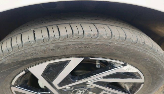 2025 Hyundai NEW I20 ASTA (O) 1.2 MT, Petrol, Manual, 6,075 km, tyre