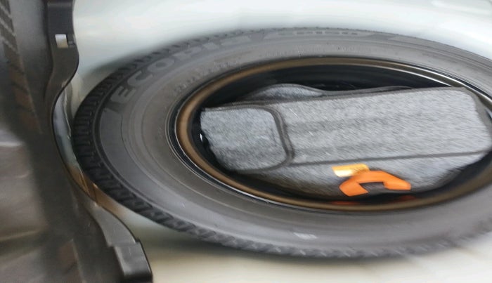 2025 Hyundai NEW I20 ASTA (O) 1.2 MT, Petrol, Manual, 6,075 km, tyre