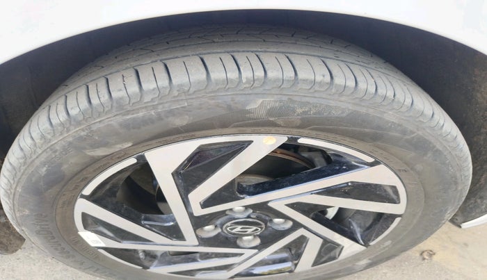 2025 Hyundai NEW I20 ASTA (O) 1.2 MT, Petrol, Manual, 6,075 km, tyre