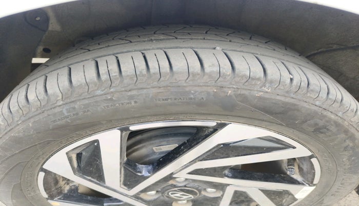 2025 Hyundai NEW I20 ASTA (O) 1.2 MT, Petrol, Manual, 6,075 km, tyre