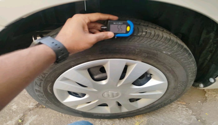 2014 Maruti Swift Dzire VXI, Petrol, Manual, 5,769 km, tyre