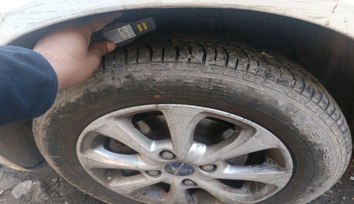 2013 Ford Classic 1.6 DURATEC TITANIUM, Petrol, Manual, 1,17,466 km, tyre