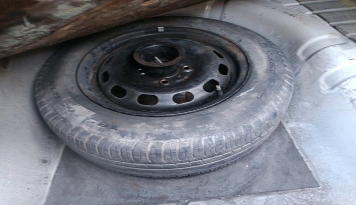 2013 Ford Classic 1.6 DURATEC TITANIUM, Petrol, Manual, 1,17,466 km, tyre