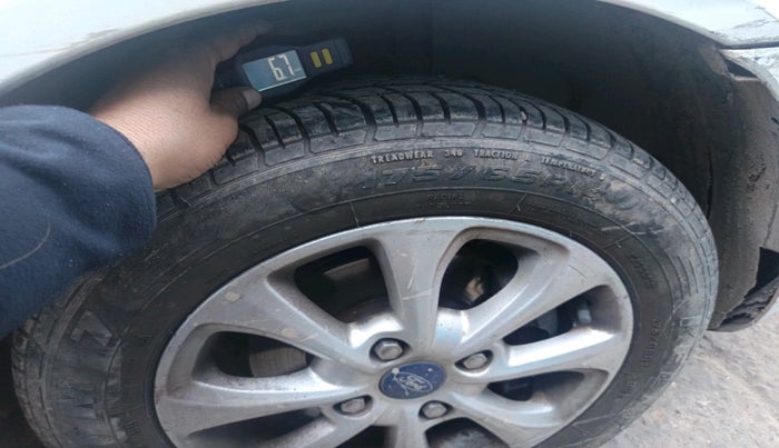 2013 Ford Classic 1.6 DURATEC TITANIUM, Petrol, Manual, 1,17,466 km, tyre