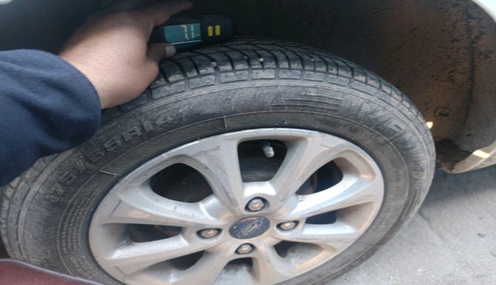 2013 Ford Classic 1.6 DURATEC TITANIUM, Petrol, Manual, 1,17,466 km, tyre