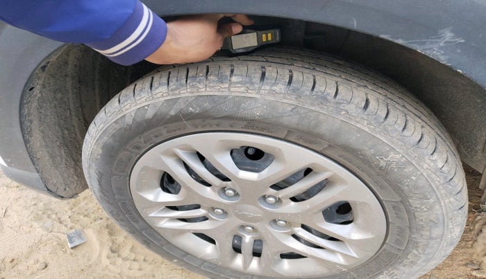 2024 KIA CARENS Premium (O) 1.5 Petrol 7 STR, Petrol, Manual, 42,801 km, tyre