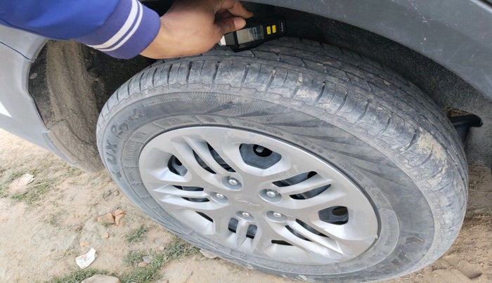 2024 KIA CARENS Premium (O) 1.5 Petrol 7 STR, Petrol, Manual, 42,801 km, tyre