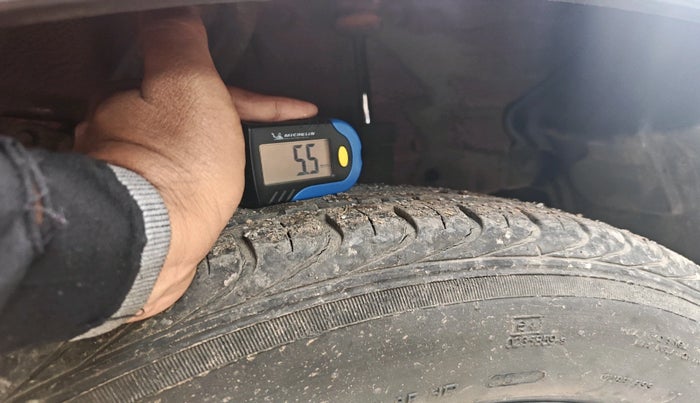 2016 Mahindra Kuv100 K8 5 STR, Petrol, Manual, 46,724 km, tyre