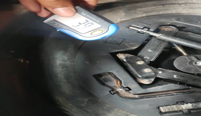 2016 Mahindra Kuv100 K8 5 STR, Petrol, Manual, 46,724 km, tyre