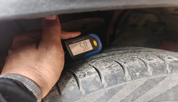 2016 Mahindra Kuv100 K8 5 STR, Petrol, Manual, 46,724 km, tyre