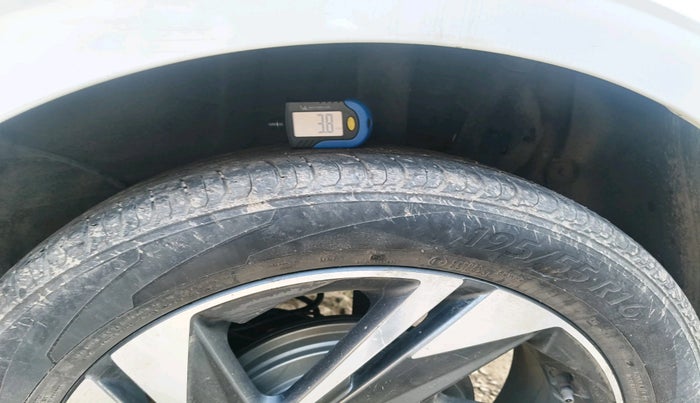 2022 Hyundai NEW I20 ASTA 1.2 MT, Petrol, Manual, 33,131 km, tyre