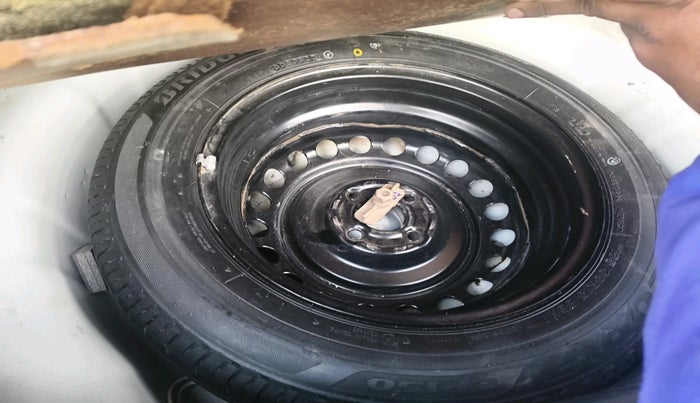 2022 Hyundai NEW I20 ASTA 1.2 MT, Petrol, Manual, 33,131 km, tyre