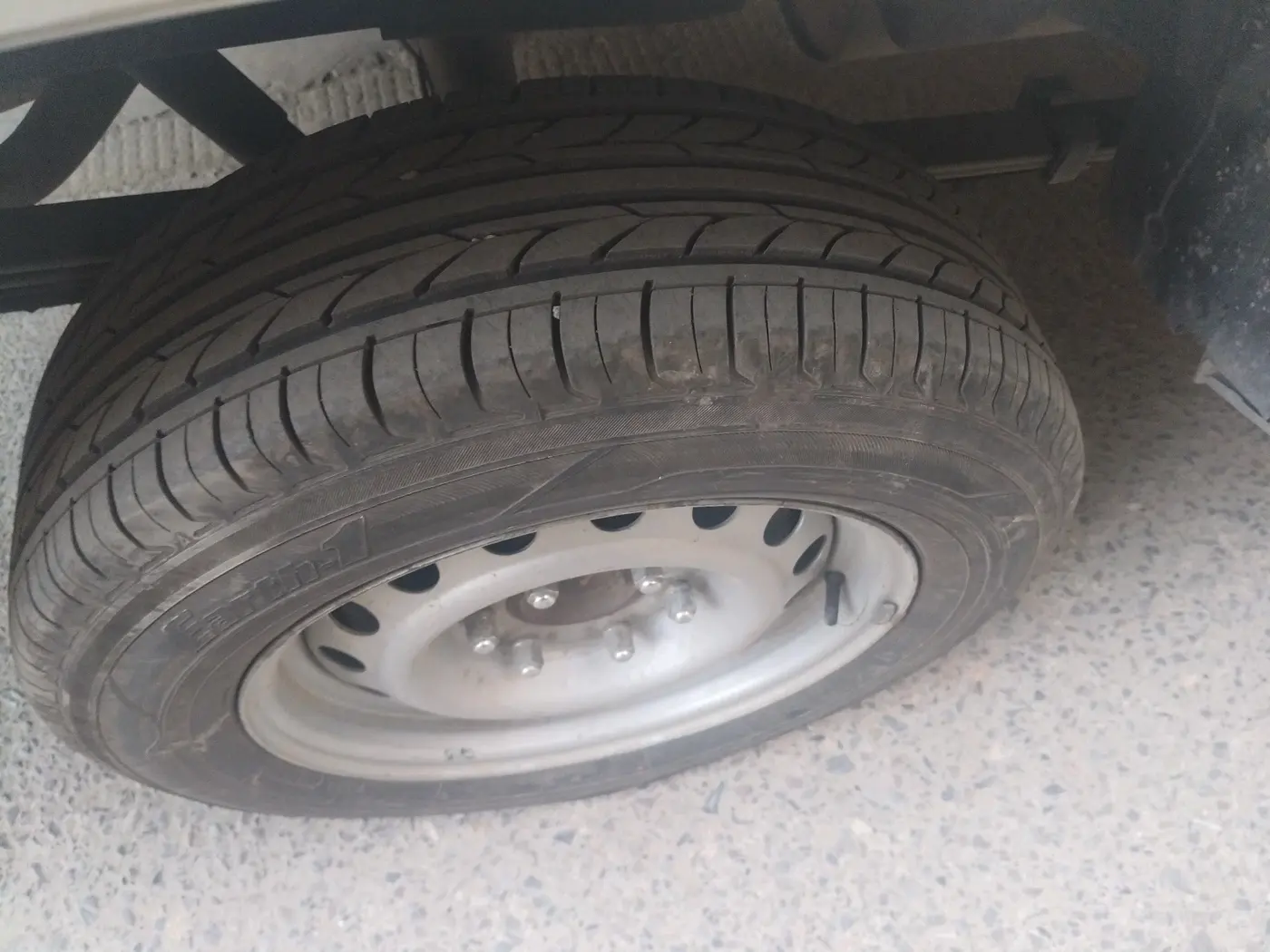 2019 ISUZU D-MAX S-CAB 2.5 TD, Diesel, Manual, 1,10,802 km, tyre