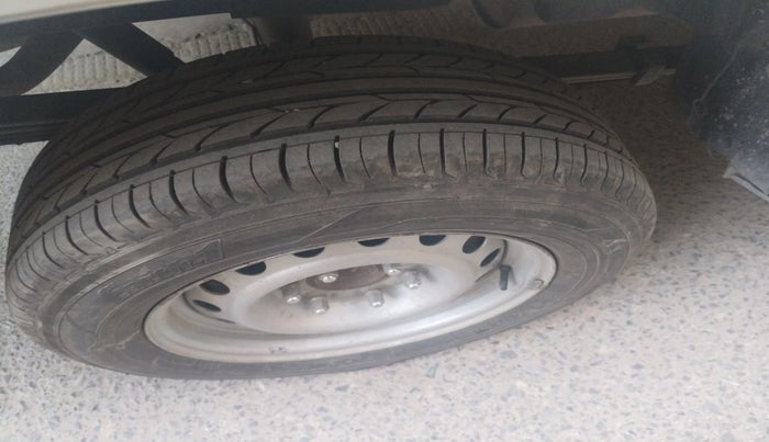 2019 ISUZU D-MAX S-CAB 2.5 TD, Diesel, Manual, 1,10,802 km, tyre