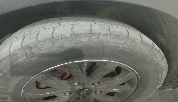 2016 Mahindra XUV500 W10, Diesel, Manual, 1,40,874 km, tyre