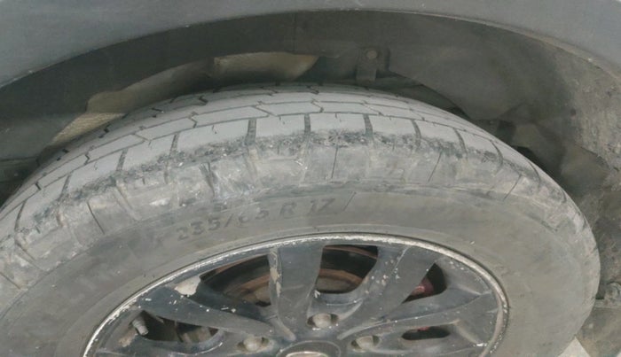 2016 Mahindra XUV500 W10, Diesel, Manual, 1,40,874 km, tyre