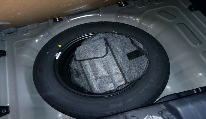 2022 KIA SONET HTX 1.0 DCT, Petrol, Automatic, 30,026 km, tyre