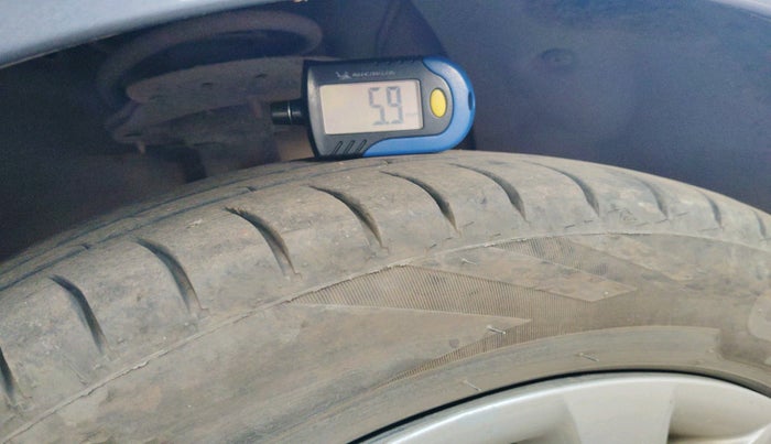 2014 Hyundai Grand i10 MAGNA 1.1 CRDI, Diesel, Manual, 1,05,866 km, tyre