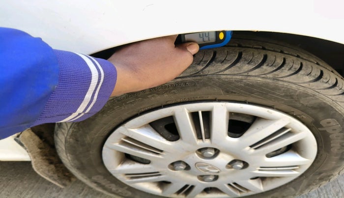 2011 Hyundai Santro Xing GLS, Petrol, Manual, 65,084 km, tyre