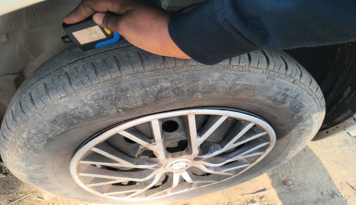 2017 Maruti Swift Dzire VDI, Diesel, Manual, 86,791 km, tyre