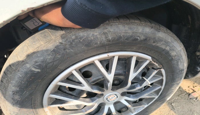 2017 Maruti Swift Dzire VDI, Diesel, Manual, 86,791 km, tyre