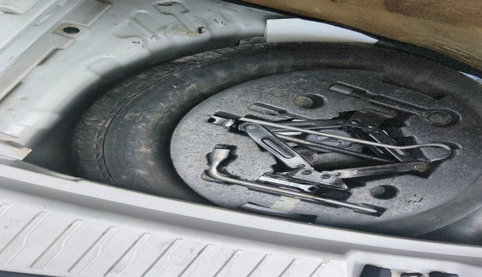 2022 Mahindra XUV300 W4 1.2 PETROL, Petrol, Manual, 81,297 km, tyre