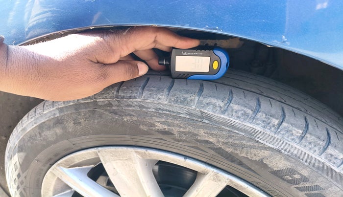 2017 Volkswagen Vento HIGHLINE 1.5 AT, Diesel, Automatic, 1,51,615 km, tyre