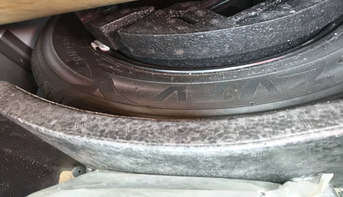 2017 Volkswagen Vento HIGHLINE 1.5 AT, Diesel, Automatic, 1,51,615 km, tyre