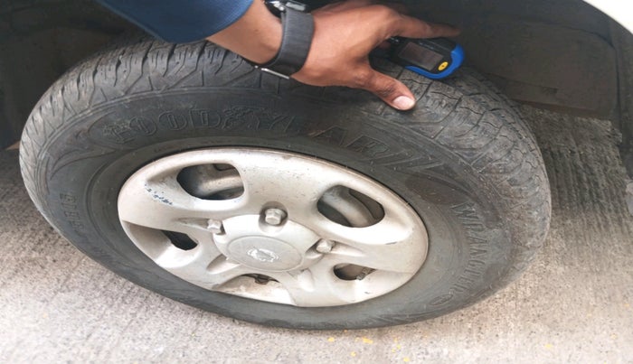 2013 Mahindra Scorpio EX M2DI, Diesel, Manual, 2,22,670 km, tyre