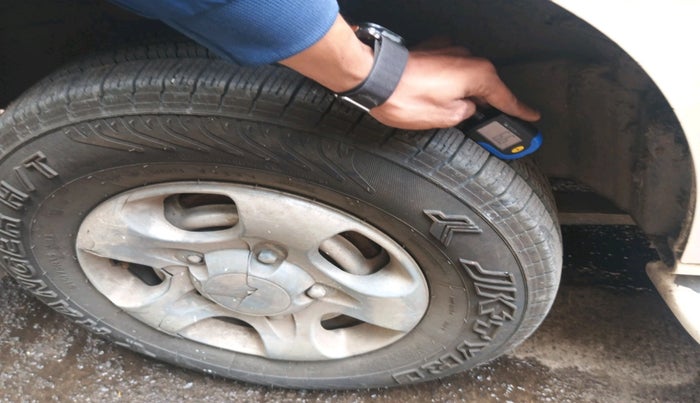 2013 Mahindra Scorpio EX M2DI, Diesel, Manual, 2,22,670 km, tyre