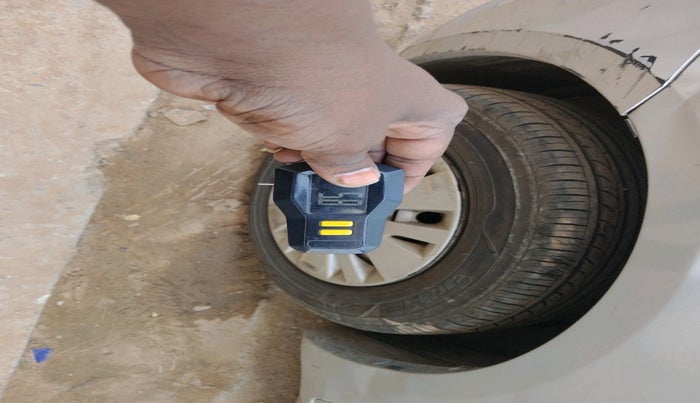 2013 Maruti Swift LXI, Petrol, Manual, 1,00,625 km, tyre