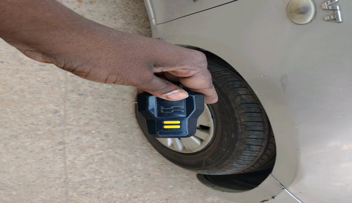 2013 Maruti Swift LXI, Petrol, Manual, 1,00,625 km, tyre